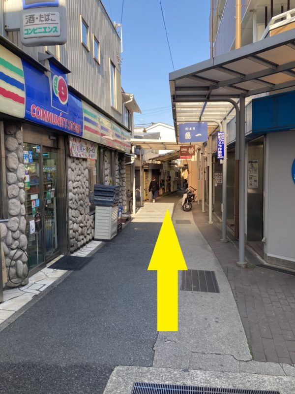 塩屋駅から北向きの道
