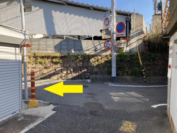 塩屋駅から西向地蔵方面の道