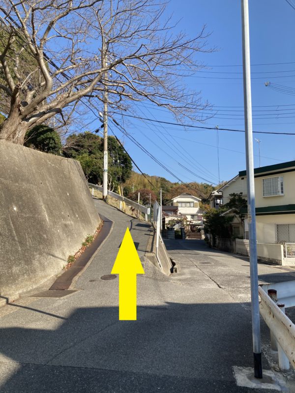 塩屋駅から神戸少年の町を目指す道